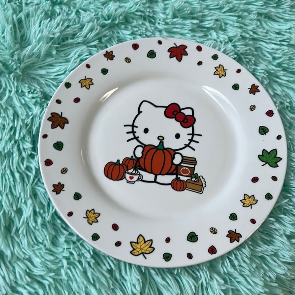 Lovely Hello Kitty pumpkin pie ceramic plate Halloween fall thanksgiving